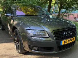 Grijs Gebruikt 2005 Audi A8 Sedan | € 9.500