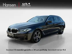 Grijs, metallic lak Gebruikt 2022 BMW 530e Executive Stationwagen | € 37.945 (Super prijs)
