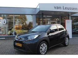 Zwart Gebruikt 2023 Toyota Aygo Play Hatchback | € 15.900 (Goede deal)