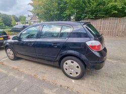 Zwart Gebruikt 2010 Opel Astra Essentia Hatchback | € 2.000