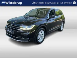 Zwart Gebruikt 2022 VW Tiguan Elegance SUV | € 33.950 (Eerlijke prijs)