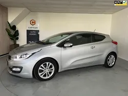 Grijs, metallic lak Gebruikt 2015 Kia Ceed Hatchback | € 7.250