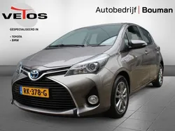 Grijs Gebruikt 2017 Toyota Yaris Hybrid Trend Hatchback | € 14.950 (Eerlijke prijs)