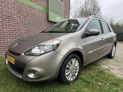 Bruin (metallic) Gebruikt 2009 Renault Clio GrandTour Stationwagen | € 1.745 (Goede deal)