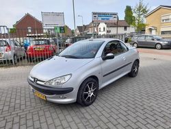 Grijs Gebruikt 2002 Peugeot 206 CC Cabriolet | € 1.195 (Eerlijke prijs)