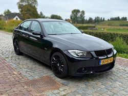 Zwart Gebruikt 2005 BMW 325 Sedan | € 10.450 (Duur)