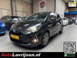 Zwart (metallic) Gebruikt 2019 Toyota Yaris Hybrid Hatchback | € 16.350 (Eerlijke prijs)