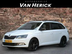 Wit, metallic lak Gebruikt 2016 Skoda Fabia First Edition Stationwagen | € 9.745 (Eerlijke prijs)