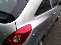 Grijs Gebruikt 2006 Opel Corsa Enjoy Hatchback | € 1.500 (Goede deal)