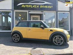 Geel Gebruikt 2007 Mini Cooper Hatchback | € 2.249