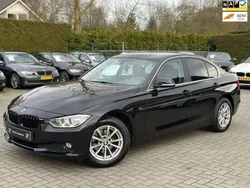 Zwart, metallic lak Gebruikt 2014 BMW 316 Executive Sedan | € 15.950 (Eerlijke prijs)