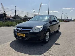 Zwart Gebruikt 2009 Opel Astra Cosmo Hatchback | € 2.795 (Eerlijke prijs)