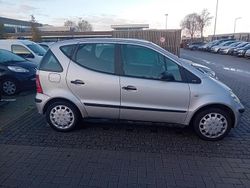 Grijs (metallic) Gebruikt 2003 Mercedes A140 Classic MPV | € 795