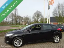 Zwart Gebruikt 2018 Ford Focus Trend Hatchback | € 5.999 (Duur)