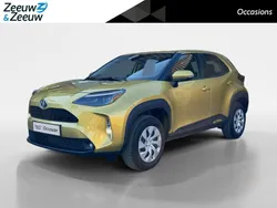 Brass gold metallic (goud metallic) Gebruikt 2023 Toyota Yaris Cross SUV | € 25.940 (Super prijs)