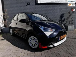Zwart Gebruikt 2021 Toyota Aygo X-play Hatchback | € 8.495 (Goede deal)