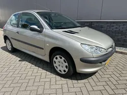Goud, metallic lak Gebruikt 2006 Peugeot 206 Hatchback | € 895 (Super prijs)