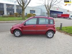 Rood (metallic) Gebruikt 2005 Fiat Panda Active Hatchback | € 799 (Eerlijke prijs)