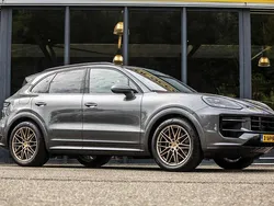 Grijs, metallic lak Gebruikt 2023 Porsche Cayenne SUV | € 109.950 (Eerlijke prijs)