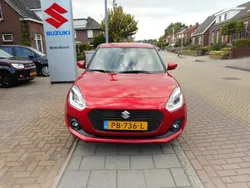 Rood Gebruikt 2017 Suzuki Swift Style Hatchback | € 12.950 (Eerlijke prijs)