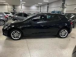 Zwart, metallic lak Gebruikt 2014 Seat Leon Style Hatchback | € 8.750 (Eerlijke prijs)