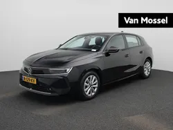 Zwart Gebruikt 2022 Opel Astra Edition Hatchback | € 17.900 (Eerlijke prijs)