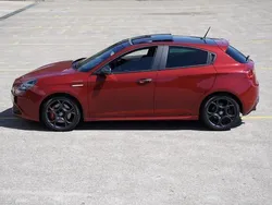 Rood, metallic lak Gebruikt 2016 Alfa Romeo Giulietta Veloce Hatchback | € 23.900 (Iets duurder)