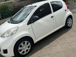 Wit Gebruikt 2011 Peugeot 107 Hatchback | € 2.200