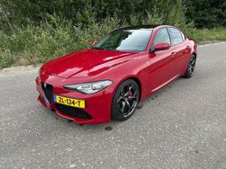 Rood Gebruikt 2018 Alfa Romeo Giulia Veloce Sedan | € 31.750 (Goede deal)
