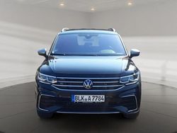 Zwart Gebruikt 2024 VW Tiguan R-line SUV | € 74.035