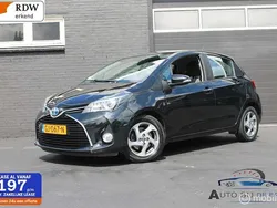 Zwart Gebruikt 2015 Toyota Yaris Hybrid Hatchback | € 11.970 (Eerlijke prijs)