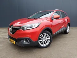 Rood, metallic lak Gebruikt 2015 Renault Kadjar Zen SUV | € 9.950 (Eerlijke prijs)