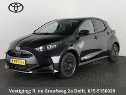 Zwart, metallic lak Gebruikt 2024 Toyota Yaris Hybrid Active Hatchback | € 26.999 (Duur)