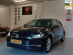 Zwart, metallic lak Gebruikt 2017 VW Golf VII Highline Hatchback | € 18.744 (Eerlijke prijs)