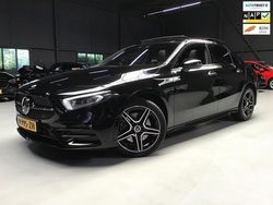 Zwart Gebruikt 2022 Mercedes A250 AMG line Sedan | € 32.750 (Eerlijke prijs)