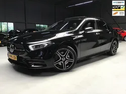 Zwart Gebruikt 2022 Mercedes A250 AMG line Sedan | € 32.999 (Eerlijke prijs)