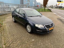 Grijs Gebruikt 2006 VW Passat Comfortline Sedan | € 2.499 (Eerlijke prijs)