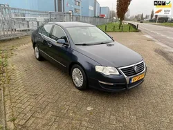 Grijs Gebruikt 2006 VW Passat Comfortline Sedan | € 2.499 (Eerlijke prijs)