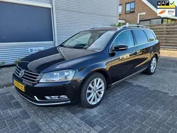 Zwart, metallic lak Gebruikt 2013 VW Passat Highline Stationwagen | € 5.950 (Iets duurder)