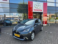 Grijs Gebruikt 2015 Toyota Aygo X-play Hatchback | € 7.950 (Eerlijke prijs)