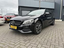 Zwart, metallic lak Gebruikt 2017 Mercedes C180 Premium Plus Stationwagen | € 17.650 (Eerlijke prijs)