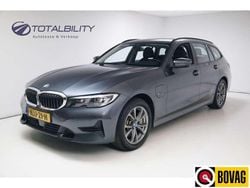 Grijs Gebruikt 2022 BMW 330e Efficient Dynamics Stationwagen | € 28.950