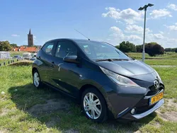 Grijs Gebruikt 2016 Toyota Aygo X-play Hatchback | € 7.450 (Eerlijke prijs)