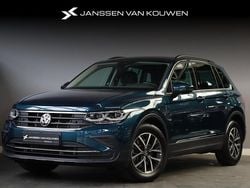 Blauw Gebruikt 2022 VW Tiguan Life SUV | € 31.945 (Super prijs)
