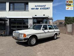Wit Gebruikt 1984 Mercedes E230 Stationwagen | € 12.500