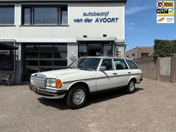 Wit Gebruikt 1984 Mercedes E230 Stationwagen | € 12.500