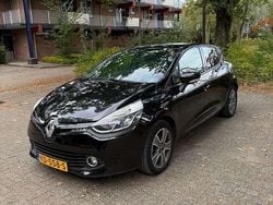 Zwart Gebruikt 2016 Renault Clio IV Night&Day Hatchback | € 7.500 (Eerlijke prijs)