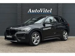 Zwart, metallic lak Gebruikt 2021 BMW X1 Sport Line SUV | € 28.445 (Eerlijke prijs)