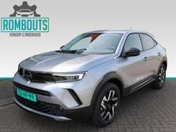 Grijs, metallic lak Gebruikt 2023 Opel Mokka-e Elegance SUV | € 24.750 (Iets duurder)