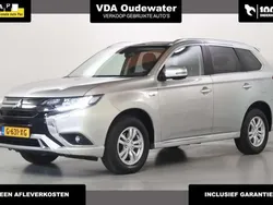 Zilver, metallic lak Gebruikt 2019 Mitsubishi Outlander P-HEV SUV | € 21.400 (Eerlijke prijs)